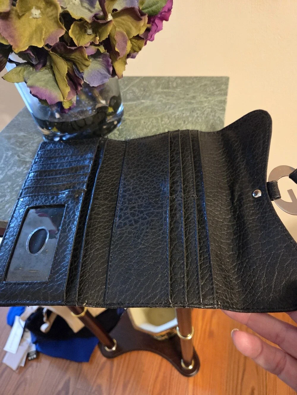 Guess Black Leather Women's Wallet Clutch - Sleek Everyday Good